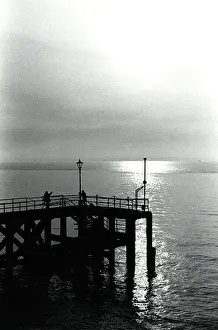 Setting Sun On The Sea Imprime: Sunset over a pier