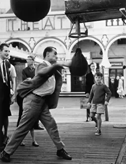 Vintage Fairground Attractions Imprime: Test your Strength
