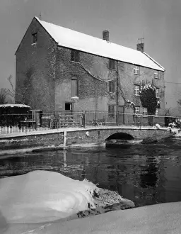 English Winter Scenes Imprime: Upton Mill in Winter
