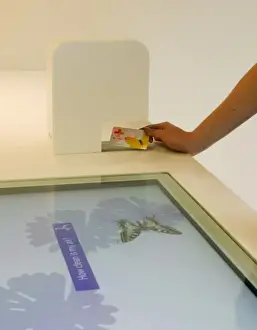 Natural History Museum Interior Imprime: Using a NaturePlus card