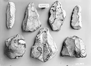 Grey Background Images Imprime: A view of small flints on a grey background