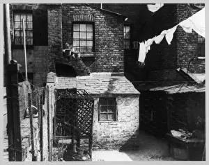 Poor Housing Conditions Imprime: Working Class Slums