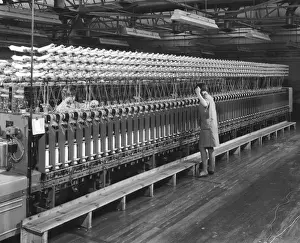 Heinz Zinram Photography Imprime: Yarn rolling machine