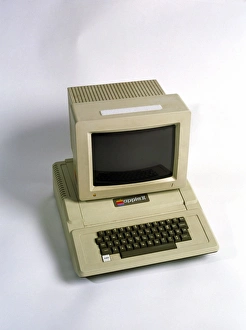 Imágenes fechadas el 7 de febrero de 2003: Computadora Apple II