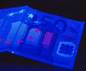 Imágenes de julio de 2004: Seguridad de billete bancario