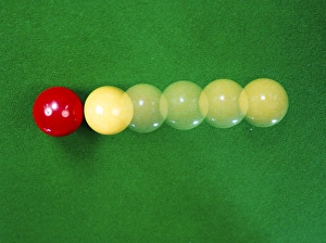 Impresiones de Pelotas de billar chocando, demostrando principios como la conservación del momento y las leyes de movimiento newtonianas Imágenes de septiembre de 2005: Mecánica clásica