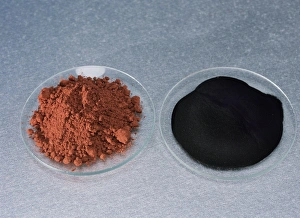 Impresiones de Los óxidos de cobre en gafas de espejo. Los colores muestran la diferencia del estado oxidante del cobre en el oxido de cobre(I) Cu₂O rojizo y el oxido de cobre(II) CuO negro Imágenes fechadas el 14 de septiembre de 2004: Oxidos de cobre