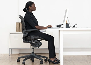 Model Released Images Imprime: Correct seated posture