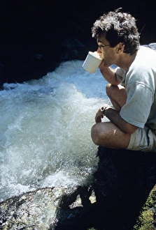 Beber del arroyo
