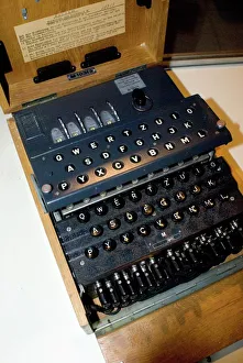 Impresiones de Cuatro rotor del codificador de Enigma utilizado por Alemania en la Segunda Guerra Mundial para enviar mensajes cifrados Segunda Guerra Mundial Imprime: Máquina de código Enigma