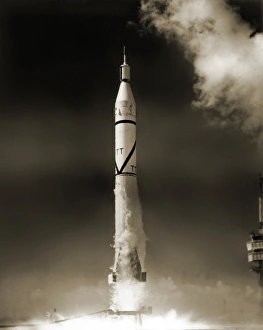 Imágenes fechadas en febrero de 2007: Lanzamiento del Explorador 4