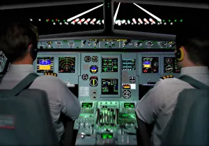 Impresiones de Simulador de vuelo. Los pilotos se entrenan para un aterrizaje nocturno en el cabecero del simulador de vuelo del cohete simulator Imágenes fechadas en 2002: Simulador de vuelo