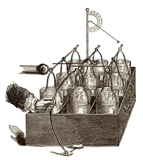Impresiones de En 1749 Franklin fue el primero en agrupar una serie de jarras de Leyden junto con él y acuñó la palabra 'batería eléctrica' para describir tal conjunto de células Imágenes fechadas en enero de 2011: Batería electroestática de Franklin