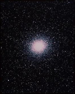 Impresiones de La imagen óptica del núcleo estelar globular de Omaga Céntaurus (NGC 5139), que se encuentra en la constelación de Céfeo. Está ubicado a una distancia de 20.000 años luz desde la Tierra Imágenes fechadas en 1995: Centaurio Omega
