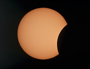 Annular Solar Eclipse Imprime: Partial phase of an annular solar eclipse, 10 / 5 / 94