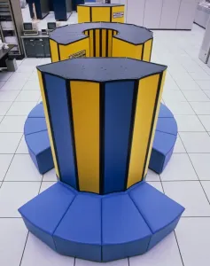 Imágenes fechadas en 1989: Computadora de supercomputación Cray X-MP/48
