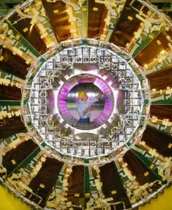 Imágenes fechadas en 1989: El detector OPAL en CERN.