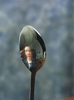 Model Released Images Imprime: Reflection in a spoon