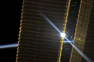 Impresiones de Painel de paneles solares del módulo espacial, imagen ISS. Fotografía del Sol a través de los paneles solares del Módulo Espacial Internacional (MSE) Imágenes fechadas en enero de 2013: Painel de paneles solares del módulo espacial (ISS) imagen