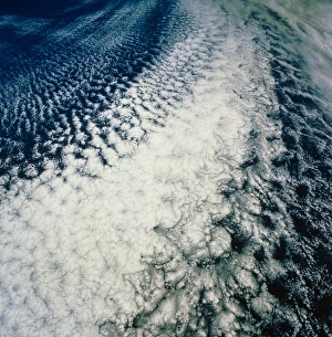 Stratocumulus Clouds Imprime: Stratocumulus cloud line over E. Pacific