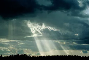 Impresiones de Las rayas del Sol rompiendo a través de las nubes Imágenes fechadas en 2004: Rayos del sol quebrando las nubes