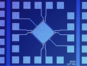 Light Micrograph Images Imprime: Surface of microchip, light micrograph C018 / 6398
