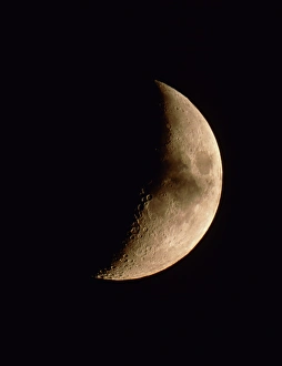 Impresiones de Eclipsio lunar. Luna durante la fase parcialmente-eclipsada de un eclipse total, justo unos minutos antes de que toda su superficie se vuelva oscura Imágenes fechadas en 1999: Eclipsio total de la luna en fase parcial