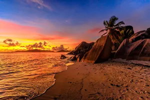 African Beach Destinations Imprime: Anse Source d Argent Beach at sunset, La Digue, Seychelles, Indian Ocean, Africa