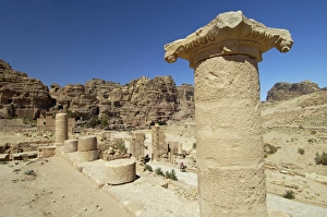 Middle East Travel Imprime: The Arched Gate