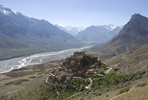 Buddhist Monasteries In India Imprime: Backlit view of Kee Gompa monastery complex from above