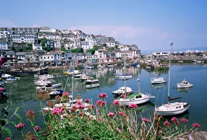 Imágenes Relacionadas Imprime: Puerto de Brixham en el condado de Devon Inglaterra Reino Unido Europa
