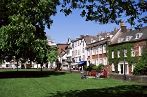 Impresiones de La Catedral de la Ciudad Cerrada en Exeter , Devon , Inglaterra Reino Unido Europa Exeter Imprime: La zona de la catedral de Exeter en el Reino Unido es parte del área histórica y se encuentra ubicada cerca