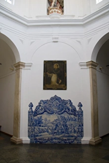 European Education Institutions Imprime: Central atrium with tilework and statues