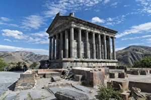 Impresiones de Templo solar clásico helenístico de Garní en la provincia de Kotajk, Armenia y el Cáucaso en Asia Armenia Imprime: Templo solar clásico helenístico de Garní en la provincia de Kotajk