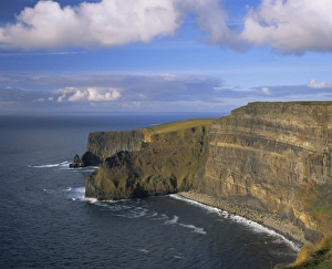 Impresiones de Las Cumbres de la Bahía de Moher, Condado de Clare (Clare Co.), Munster, República Irlandesa (Irlanda E irenna), Europa República De Irlanda Imprime: Las Cumbres de la Moera, Condado de Clare (Con)