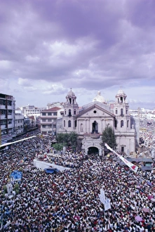 Crowded City Streets Imprime: Crowds of pilgrims and devotees