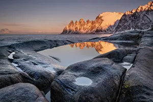 Norway Coastal Scenery Imprime: The Devils Jaw (Devils Teeth) at sunset
