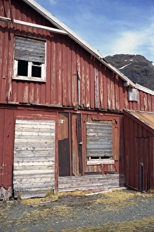 Polar Regions Travel Guide Imprime: Dilapidated