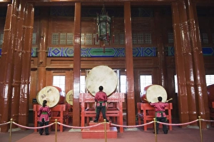 Chinese Historical Landmark Imprime: Drummers inside The Drum Tower