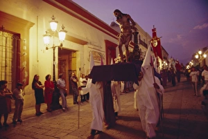 Imágenes fechadas el 5 de agosto de 2008: Procesión de Pascua