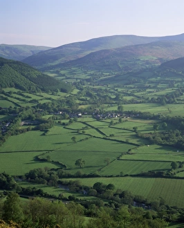 Powys Countryside Scenery Imprime: Fields in the valleys