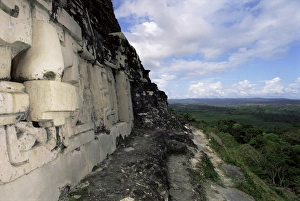 Central America Ruins Imprime: Frieze on eastern facade