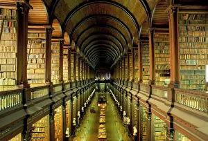 Impresiones de Galería de la Biblioteca Antigua, Colegio de San Trinitario, Dublín. Condado de Dublín., Irlanda (Irlanda). Europa Imágenes Relacionadas Imprime: Galería de la Biblioteca Antigua