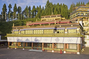Traditional Asian Architecture Imprime: Main monastery building, Rumtek Gompa Complex, Gangtok, Sikkim, India, Asia