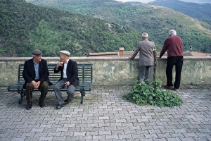 European Folk Traditions Imprime: Men watching procession