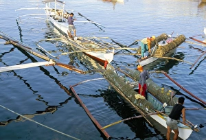 Filipino Fishermen At Work Imprime: Outriggers