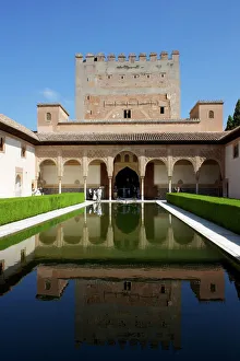 Impresiones de Patio de los Arrayanes y Torre de las Comares. Palacio Real Alhambra Patrimonio Mundial por la UNESCO en Granada Andalucía España Europa Granada Imprime: Patio de los Arrayanes y Torre de las Comares