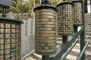 Temple Architecture Japan Imprime: Prayer wheels