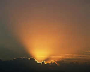 Outdoor Travel Images Imprime: Rays of light bursting out of dark clouds