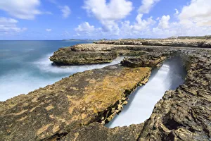 West Indies Beaches Imprime: Rough sea and cliffs, Devils Bridge, Antigua, Antigua and Barbuda, Leeward Islands